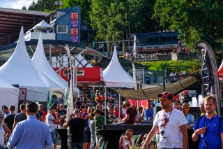 Fanzone, Race
