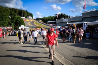 Fanzone, Race
