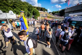 Fanzone, Race
