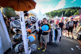 Fanzone, Race
