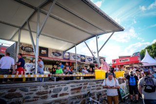 Fanzone, Race
