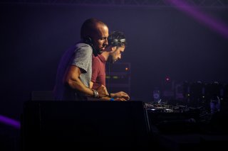 Concert Synapson, Race
