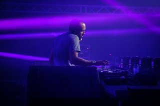 Concert Synapson, Race
