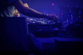 Concert Synapson, Race
