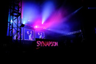 Concert Synapson, Race
