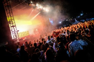 Concert Feder, Race
