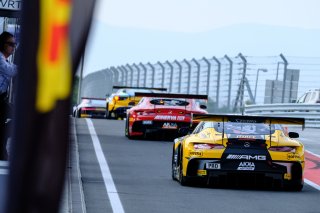 Free Practice 2, Pitlane Ambiance
