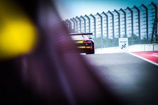Free Practice 2, Pitlane Ambiance
