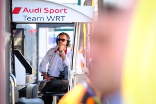 Free Practice 2, Pitlane Ambiance
