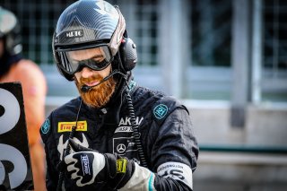 Free Practice 2, Pitlane Ambiance
