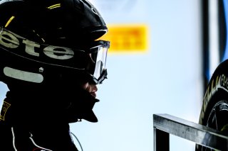 Free Practice 2, Pitlane Ambiance
