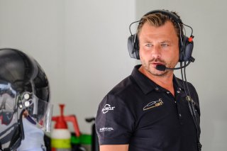 Free Practice 2, Pitlane Ambiance
