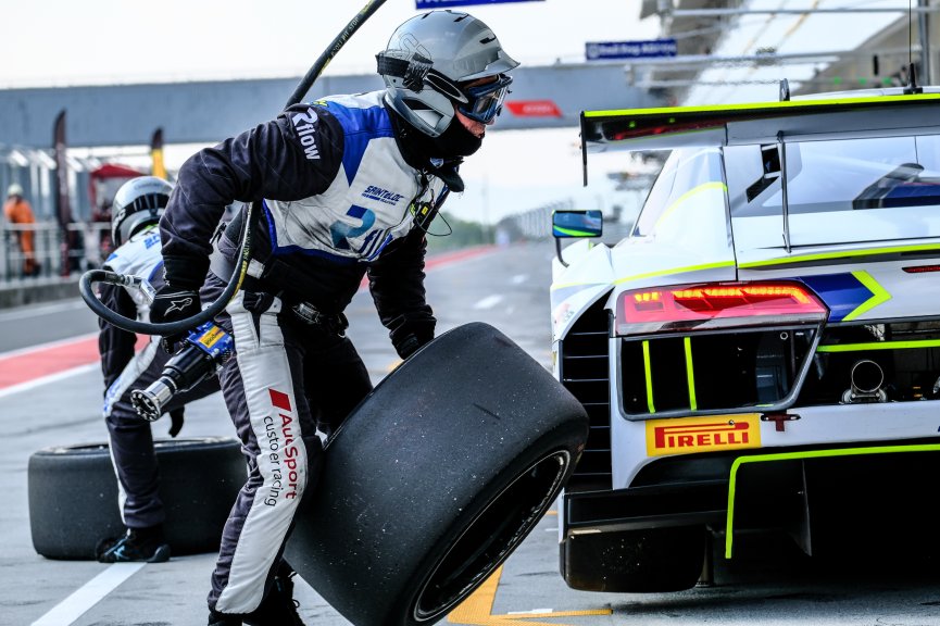 #25 Sainteloc Racing FRA Audi R8 LMS - Simon Gachet FRA Christopher Haase DEU, Free Practice 2, Pitlane Ambiance
