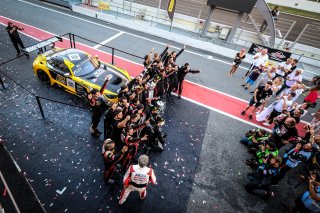 Champions, Race
