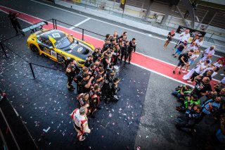 Champions, Race
