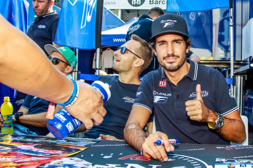 Autograph Session