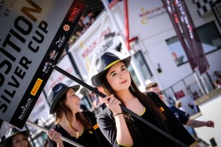 Race 1, Gridgirls