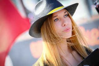 Race 1, Gridgirls