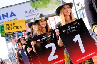 Race 2, Gridgirls