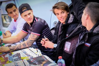 Autograph session
