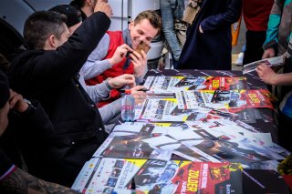 Autograph session
