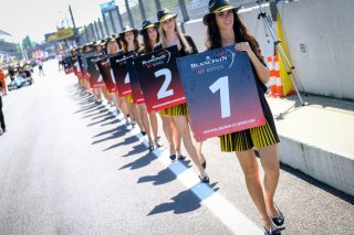 Race, Gridgirls
