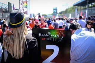 Race, Gridgirls