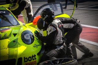#911 Manthey-Racing DEU Porsche 911 GT3 R - Frederic Makowiecki FRA Romain Dumas FRA Dirk Werner DEU, Race
