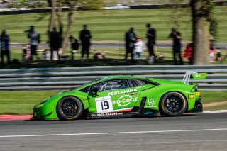 #19 GRT Grasser Racing Team AUT Lamborghini Huracan GT3 - Ezequiel Perez Companc ARG Andrea Caldarelli ITA, Free Practice 1
