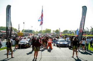 Race 2, Gridgirls