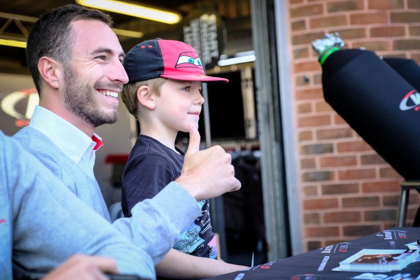 Autograph Session