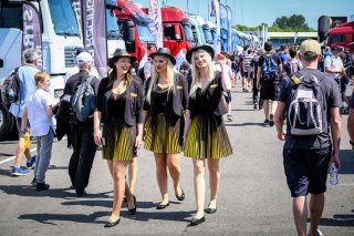 Race, Gridgirls