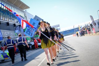 Race, Gridgirls
