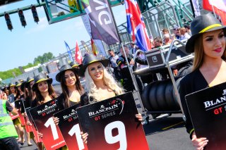 Race, Gridgirls