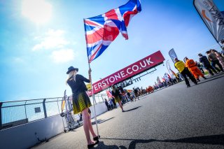 Race, Gridgirls