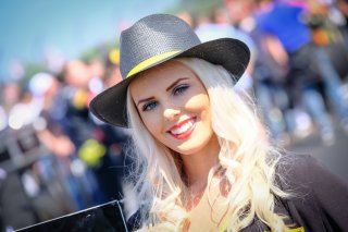 Race, Gridgirls