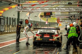 Pit Lane, Race
