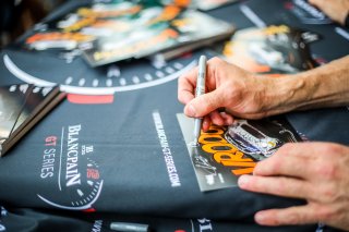 Autographe Session
