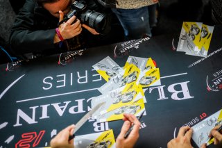Autographe Session
