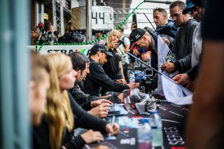 Autographe Session
