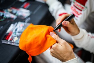Autographe Session
