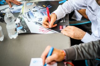 Autographe Session

