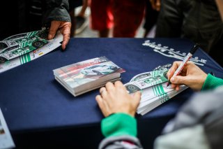 Autographe Session
