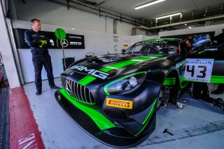 #43 Strakka Racing GBR Mercedes-AMG GT3, Pitlane
