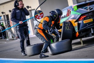 #555 Orange 1 FFF Racing Team CHN Lamborghini Huracan GT3, Pitlane
