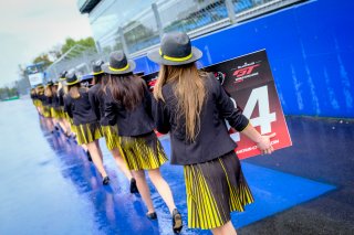Gridwalk, Race
