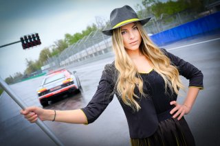 Gridwalk, Race
