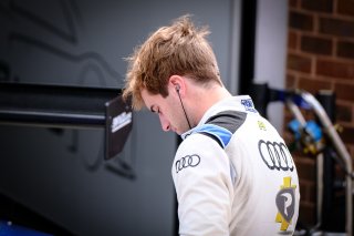 Free Practice 2, Pitlane
