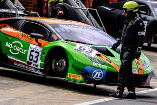 Free Practice 2, Pitlane
