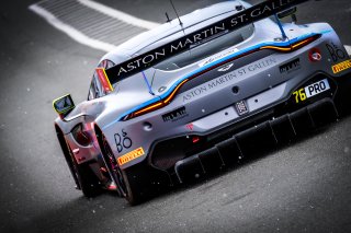 Free Practice 2, Pitlane
